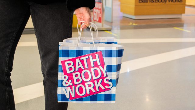 Top 2 retail stocks to buy ahead of Black Friday