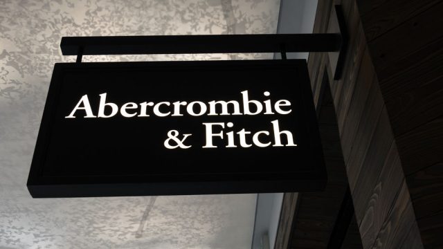 Abercrombie & Fitch stock sits at a key support: wait before buying